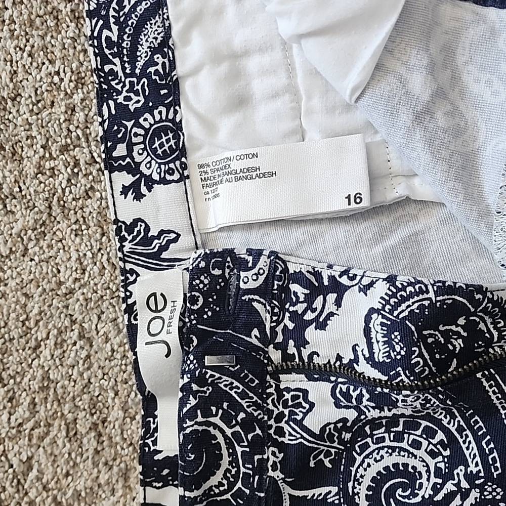 Patterned shorts - Picture 2 of 4